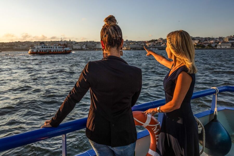 Lisbon: Sunset Cruise with Live DJ and Drinks - Praça do Comércio and the first river views
