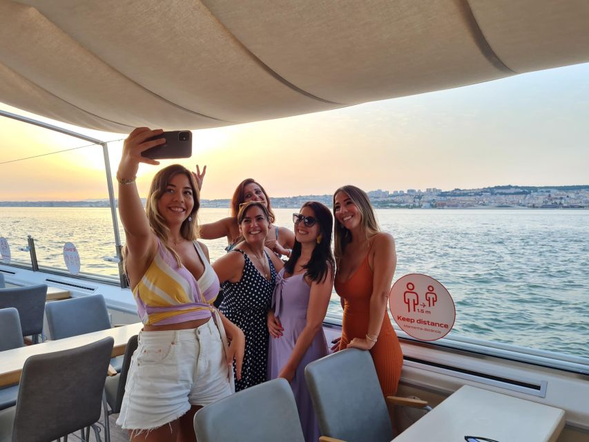 Lisbon: Sunset Cruise with Welcome Drink and Snacks - Key things to know before booking
