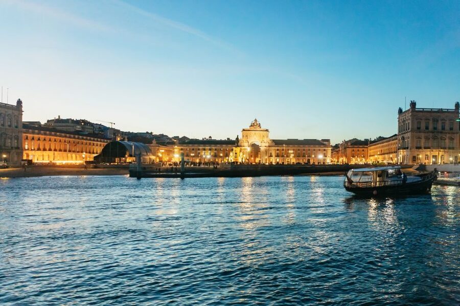 Lisbon: Sunset Cruise with Welcome Drink and Snacks - Belém Tower and the Monument to the Discoveries