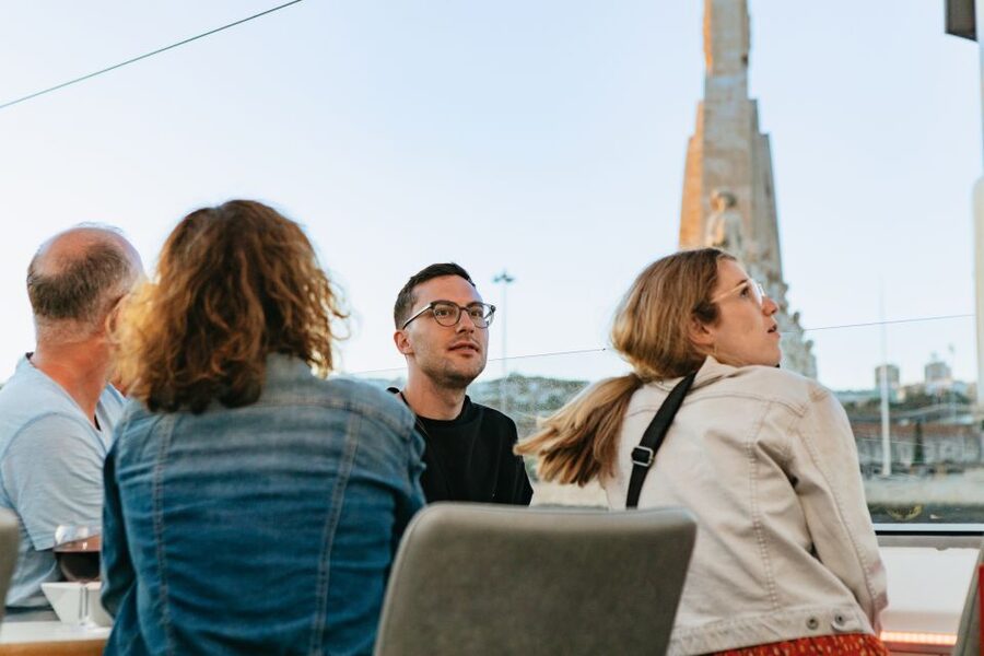 Lisbon: Sunset Cruise with Welcome Drink and Snacks - Audio guide and the level of information