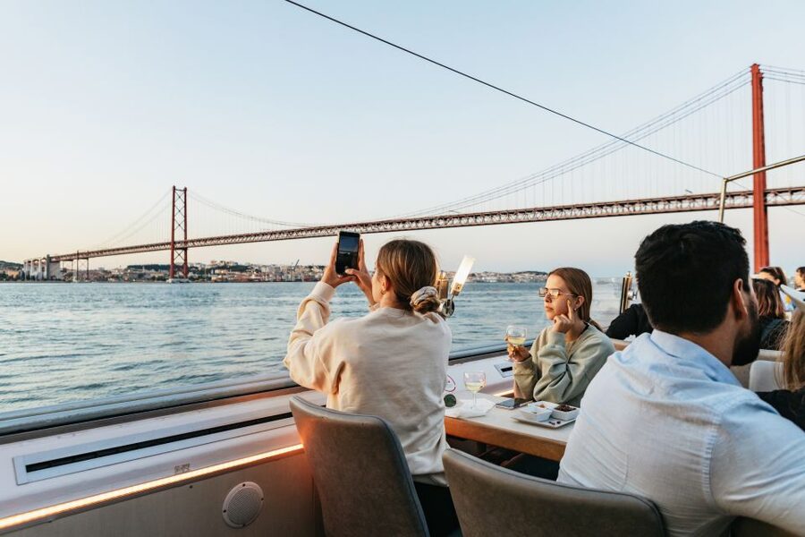Lisbon: Sunset Cruise with Welcome Drink and Snacks - Praça do Comércio and the first river views