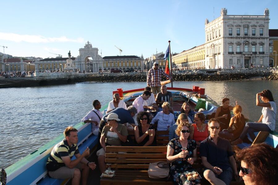 Lisbon: Tagus River Express Cruise in a Traditional Vessel - Commentary, music, wine, and the small extras