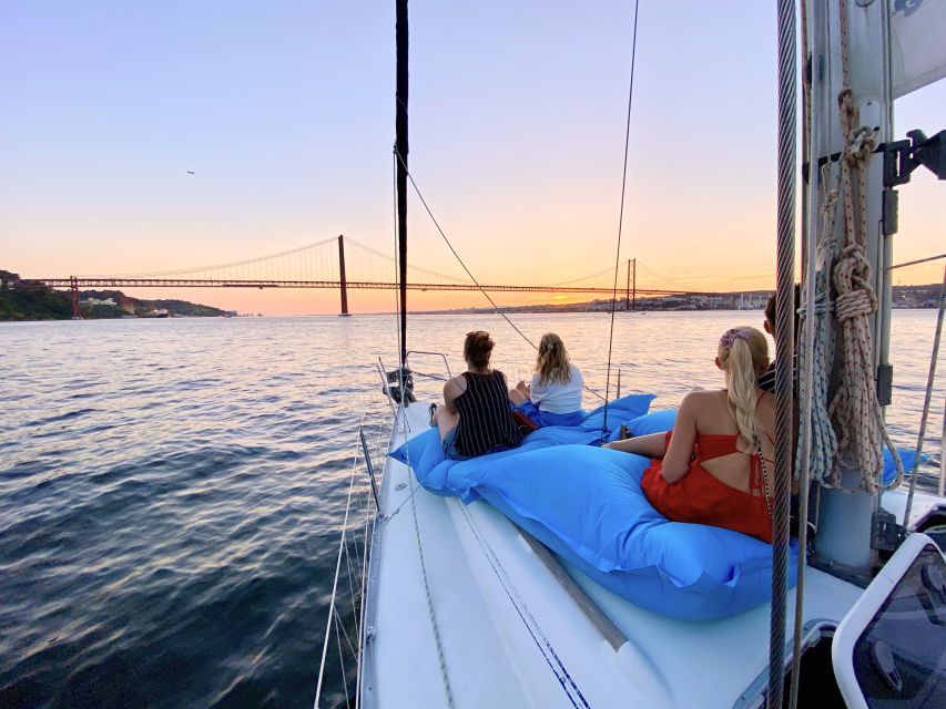 Lisbon: Tagus River Sunset Cruise with Drinks - The 25 de Abril Bridge at sunset