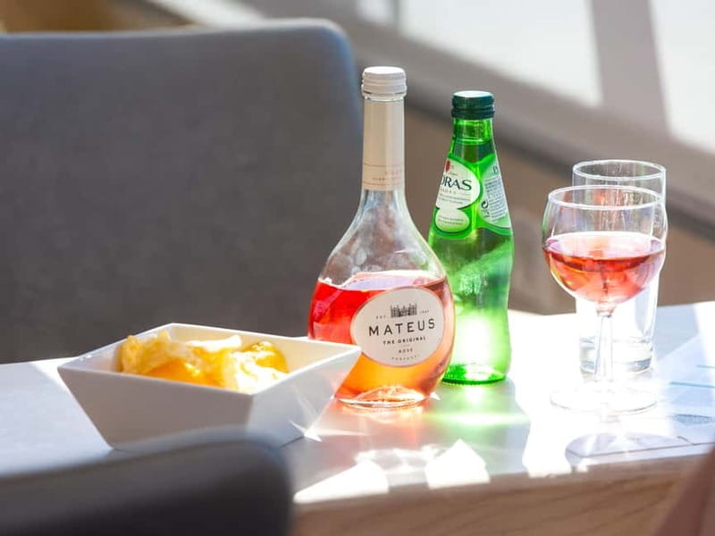 Lisbon: Tejo River Sightseeing Cruise - What to eat and drink onboard