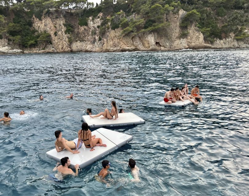 Lloret de Mar: Sunset Catamaran Cruise with DJ and Drinks - DJ music and the party atmosphere