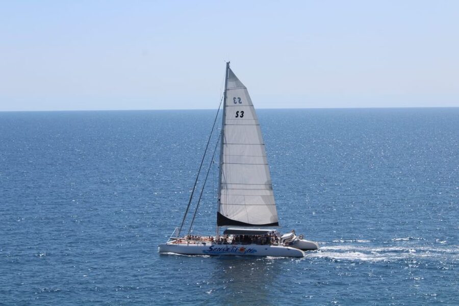 Lloret de Mar: Sunset Catamaran Cruise with DJ and Drinks - Five drinks and no food