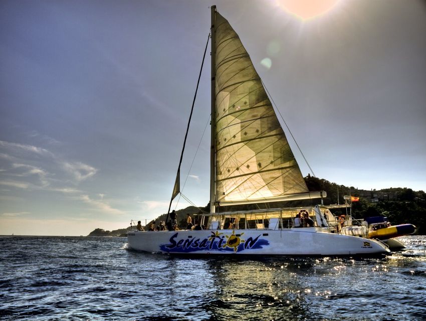 Lloret de Mar: Sunset Catamaran Cruise with DJ and Drinks - Meeting at Passeig Agustí Font