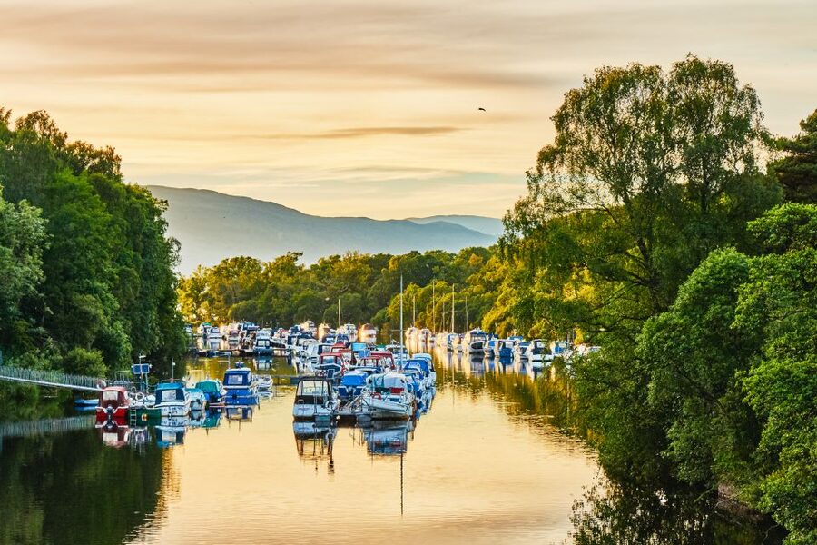 Loch Lomond: Scottish Highlands Sightseeing Cruise - A comfortable boat for changing weather