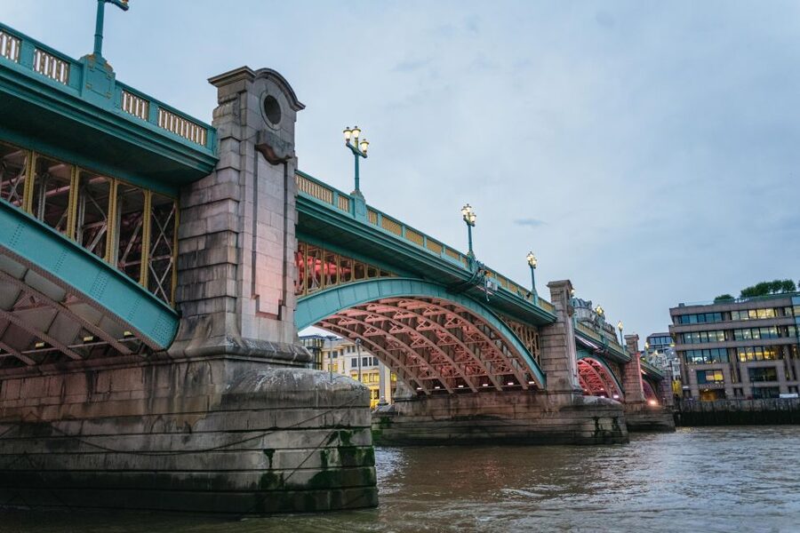 London: Ghost Walk and River Thames Boat Ride - Choosing the Underground instead of the boat