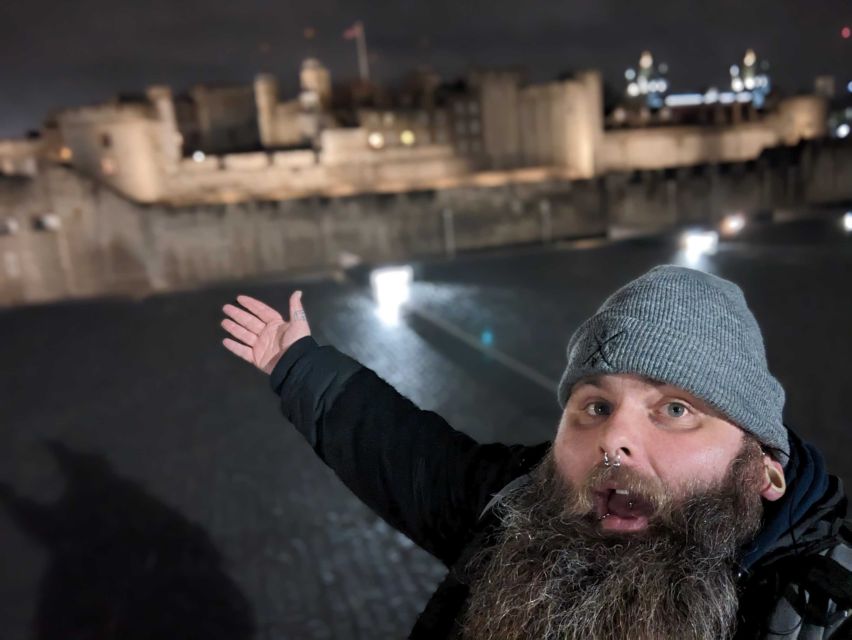 London: Ghost Walk and River Thames Boat Ride - Eerie parks, gruesome stories, and the haunted-house connection