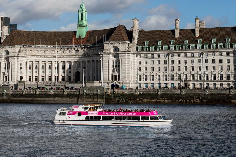 London: Thames River Cruise with Optional London Eye Ticket - The first views: Westminster Bridge and Big Ben