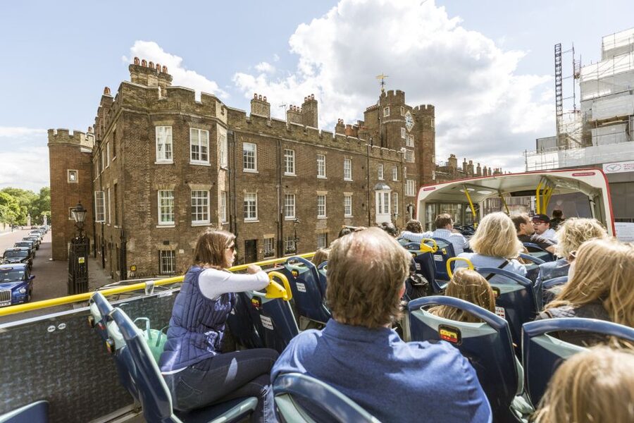 London: Tootbus Must-See Hop-On Hop-Off Bus Tour with Cruise - Audio commentary, walking tours, and the family angle