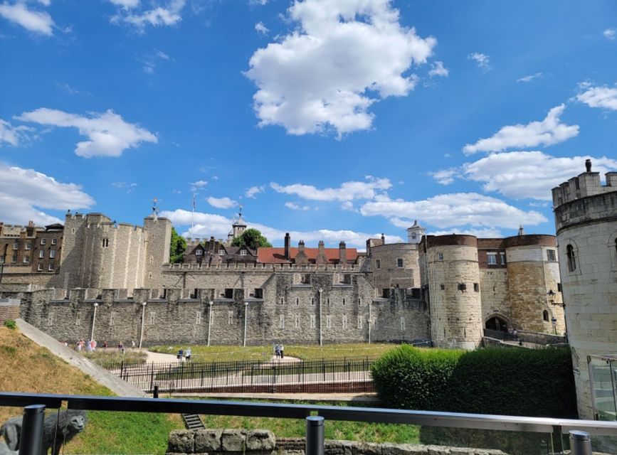 London: Tower of London Guided Tour with Boat Ride - What This London Experience Actually Includes
