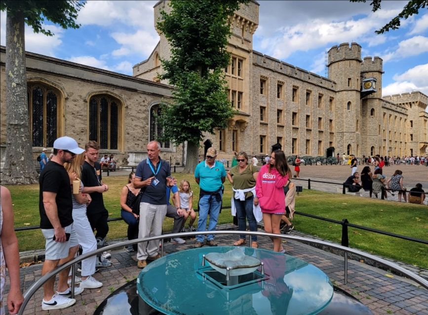 London: Tower of London Guided Tour with Boat Ride - The Full-Day Version: Westminster Abbey and the Guards