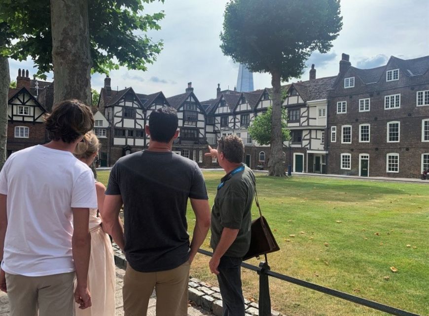 London: Tower of London Guided Tour with Boat Ride - Guide Quality Makes the Difference