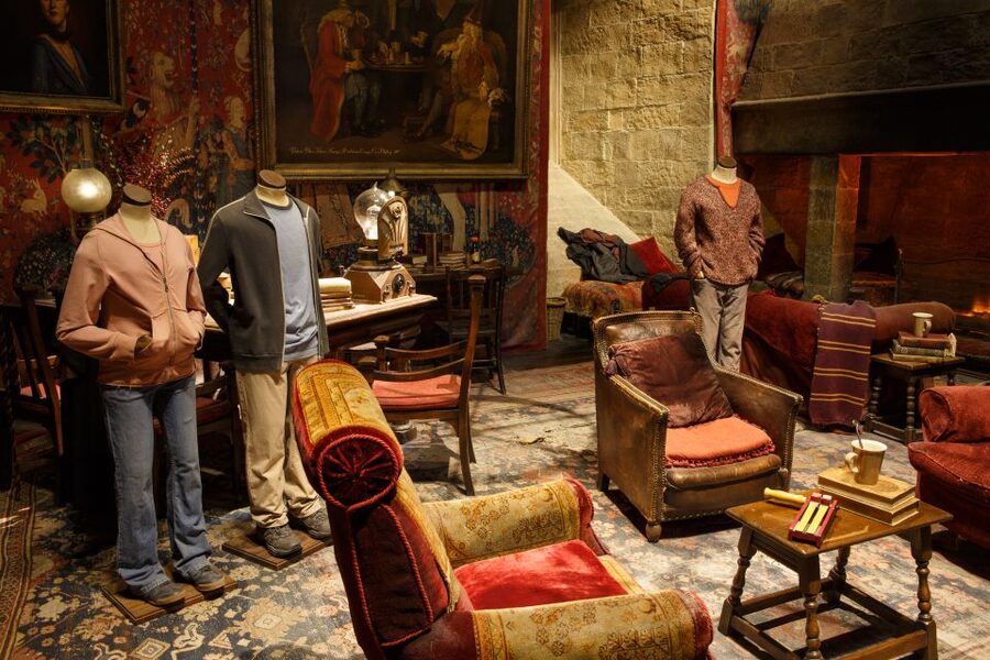 London: Warner Bros. Studio Tour and River Thames Cruise - Inside The Great Hall and Platform 9 and 3/4