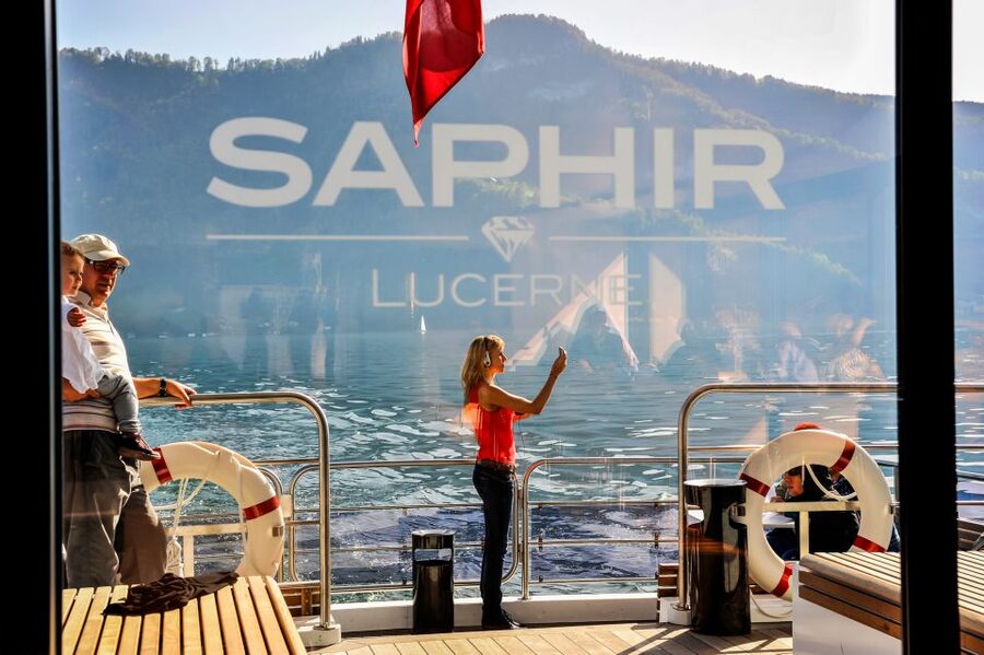 Lucerne: 1-Hour Cruise on Panoramic Yacht - Using the audio guide without frustration