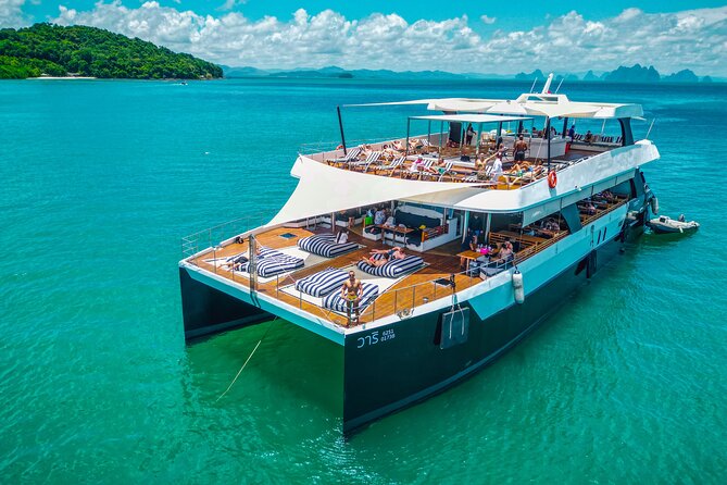 Luxury Boat to James Bond Islands with Lunch and Sunset Dinner - The Lawa Island swim stop