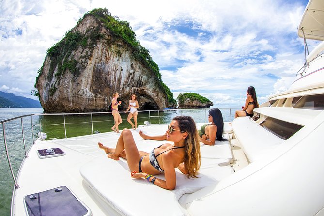 Luxury Yacht & Snorkel with All inclusive Open bar and lunch - What the $119 price really buys