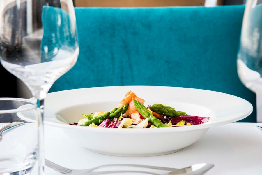 Lyon 2.5-Hour Lunch Cruise - Commentary: Useful, but Do Not Rely on It Alone