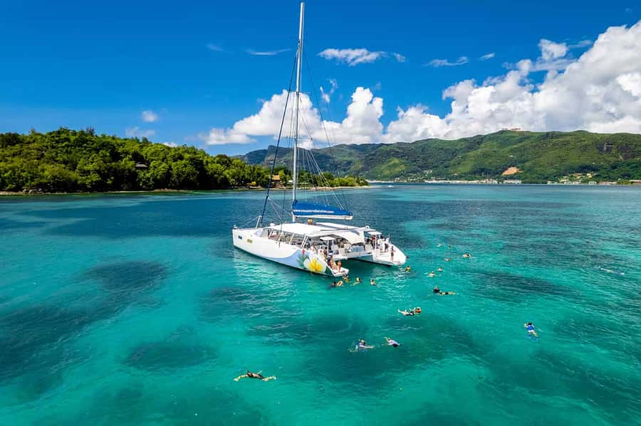 Mahé: Saint-Anne Marine Park and Moyenne Island Cruise - At a glance