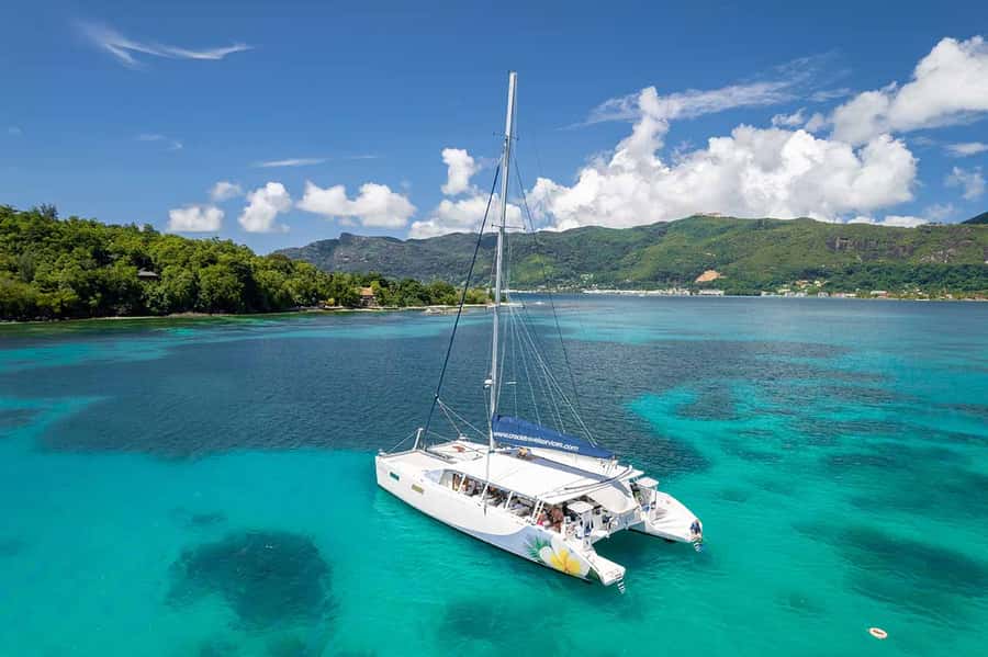 Mahé: Saint-Anne Marine Park and Moyenne Island Cruise - Boarding the catamaran and settling in