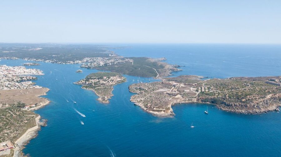 Mahon: Harbor Boat Tour with Underwater Viewing & Commentary - Commentary and the overall onboard experience
