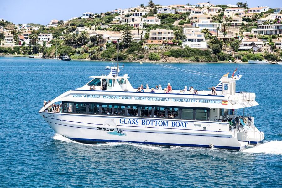 Mahon: Harbor Boat Tour with Underwater Viewing & Commentary - The first 25 minutes: Mahón’s harbor from the water