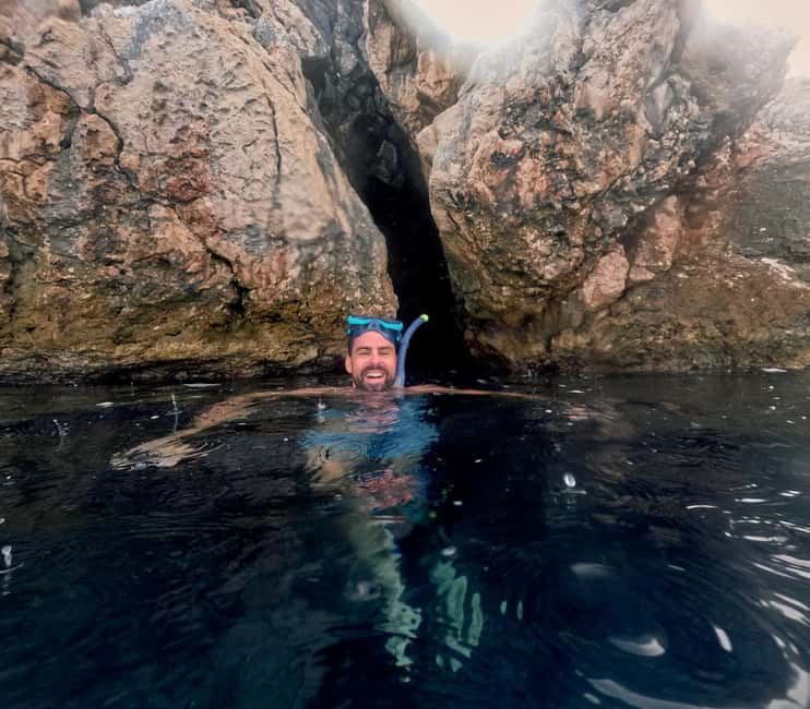 Makarska: 3-Island Speedboat Tour with Cave and Blue Lagoon - Mala Stiniva, where the cliff jumping happens