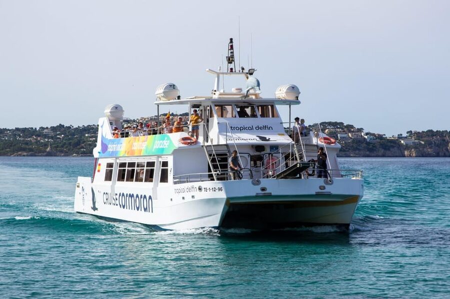 Mallorca: 2-Hour Coastline & Malgrat Islands Catamaran Tour - What the boat offers onboard