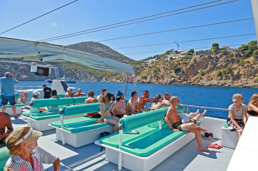 Mallorca: 2-Hour Coastline & Malgrat Islands Catamaran Tour - Crowds, seating, and comfort