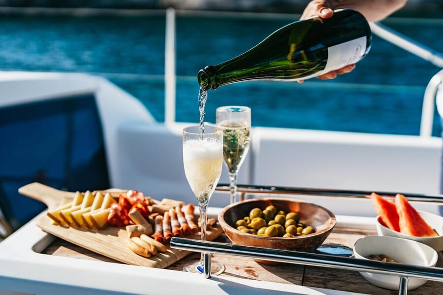 Mallorca: Midday or Sunset Sailing with Snacks and Open Bar - The one-hour swimming stop