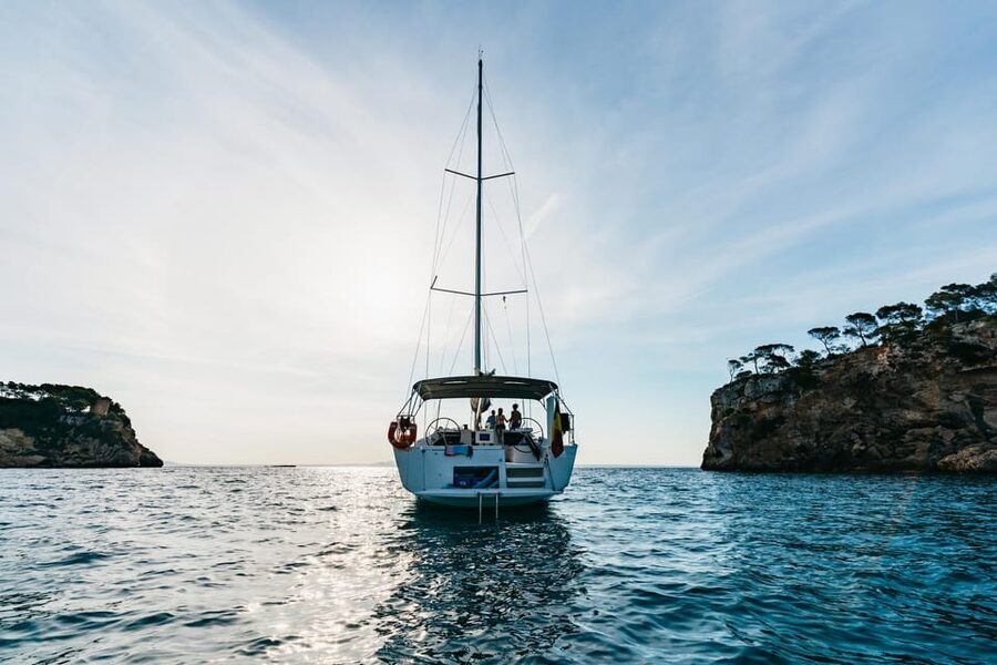 Mallorca: Midday or Sunset Sailing with Snacks and Open Bar - Returning with drinks, views, and sunset color