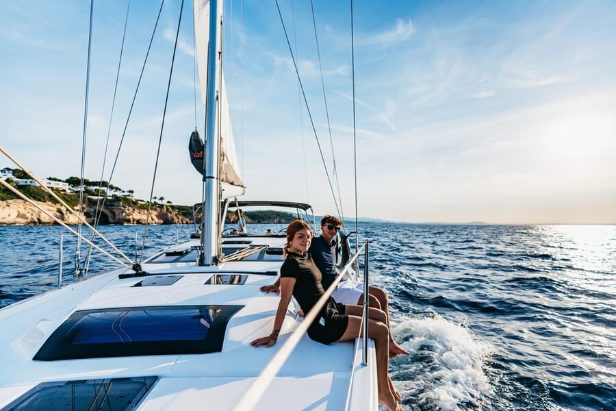 Mallorca: Midday or Sunset Sailing with Snacks and Open Bar - Crew service is a major part of the value