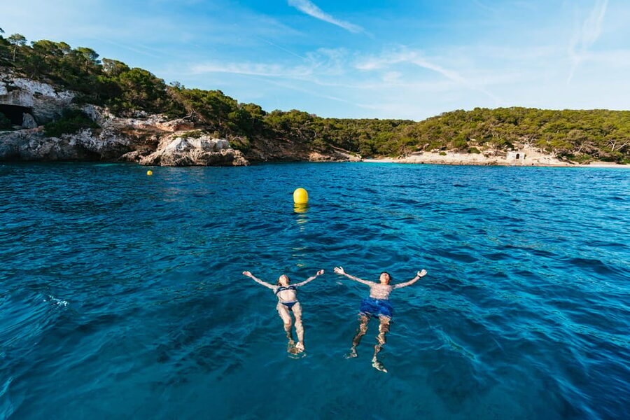 Mallorca: Midday or Sunset Sailing with Snacks and Open Bar - Who should book this experience