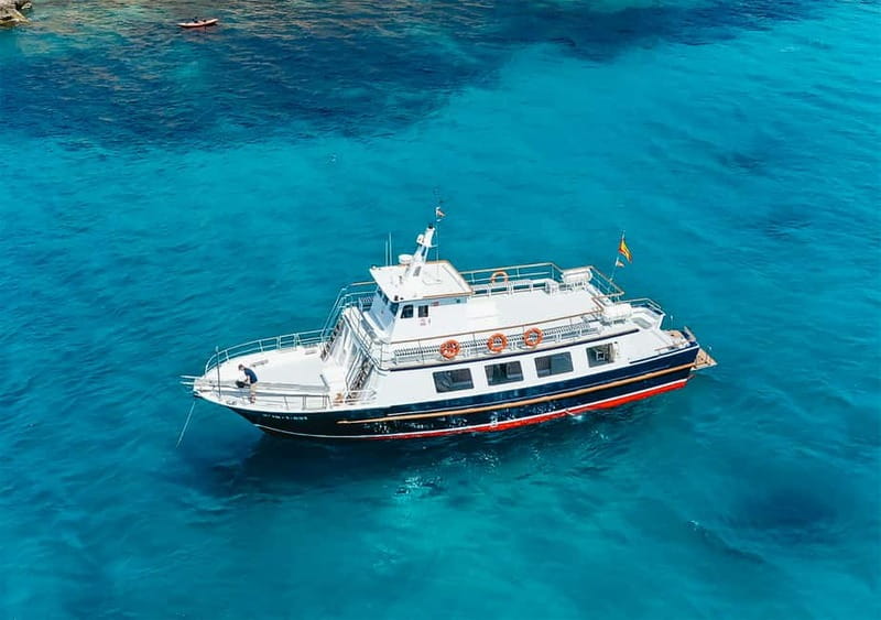 Mallorca: Palma Boat Tour & Snorkeling with Drink Included - The swim stop is the main event