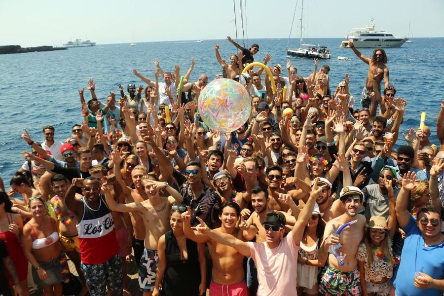 Malta: Lazy Pirate Boat Party with Drinks & Food - Snacks, fruit, and the food question
