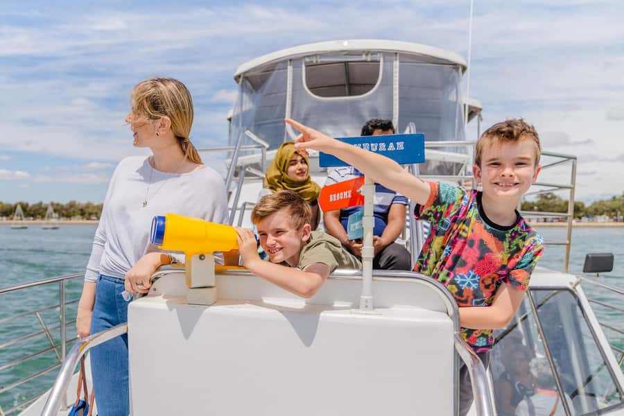 Mandurah: Dolphin and Views Cruise - The first minutes: searching for dolphins