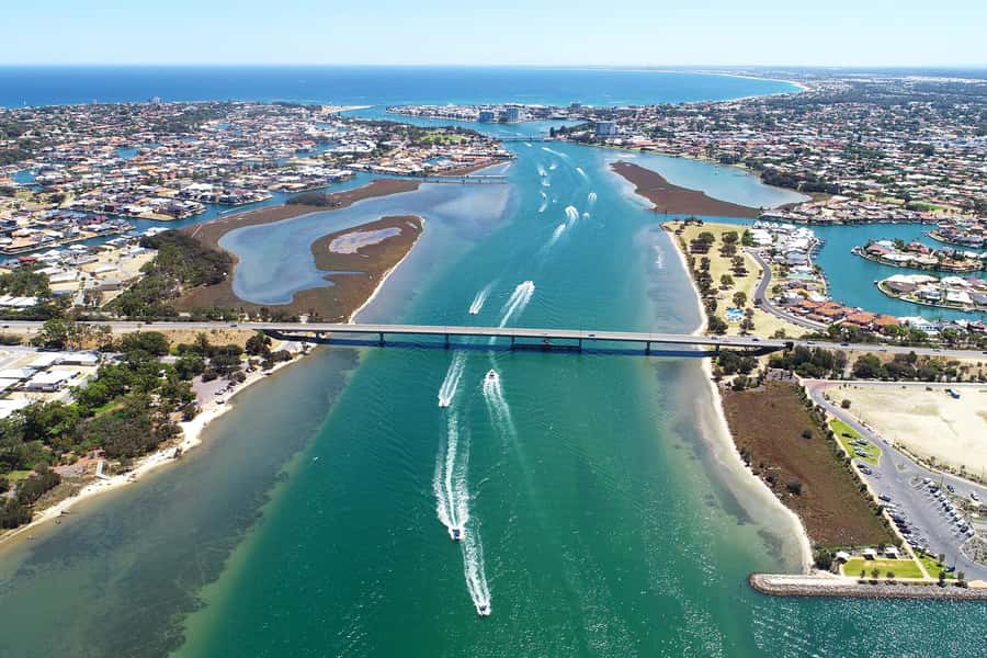 Mandurah: Dolphin and Views Cruise - Canals, harbour views, and some serious houses
