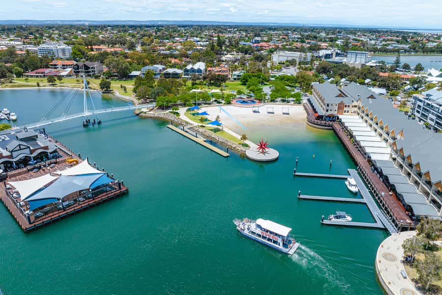 Mandurah: Dolphin and Views Cruise - Why families tend to enjoy this boat ride