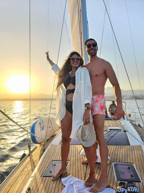 Marbella: Sunset Sailing Trip with Drinks and Snacks - Two hours between sea and mountain views