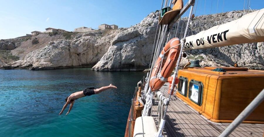 Marseille: Calanques Sailing Day Trip with Lunch and Wine - Quick points to know