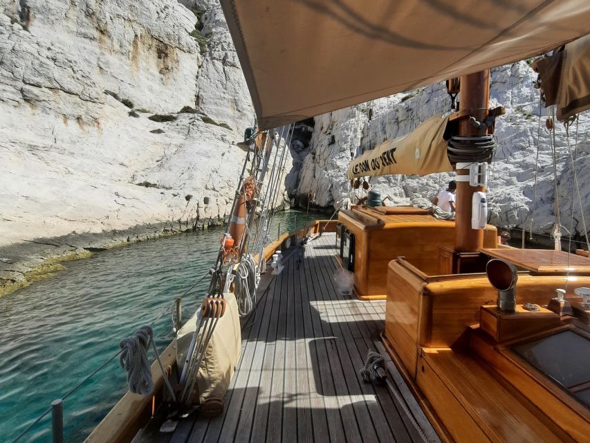 Marseille: Calanques Sailing Day Trip with Lunch and Wine - What the crew adds to the day