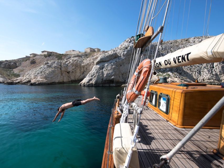 Marseille: Calanques Sailing Day Trip with Lunch and Wine - The first hours: views, wind, and open water
