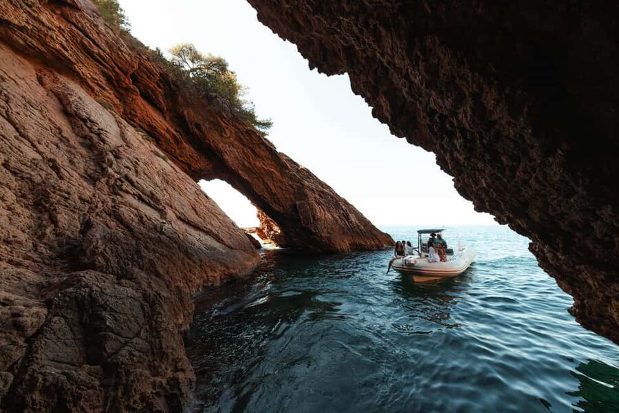 Marseille: Côte Bleue Calanques Boat Tour with Swimming - Madrague Cave and the appeal of going inside