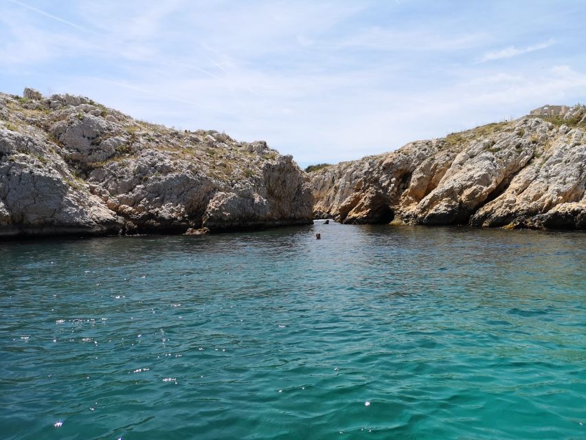 Marseille: Frioul Islands Boat Tour with Swim Stop - Sailing through Pomègues and Ratonneau