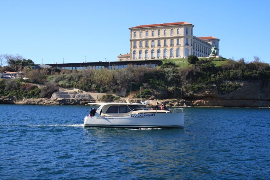 Marseille: Sunset Boat Cruise with Buffet and Organic Wine - A simple Mediterranean supper on deck