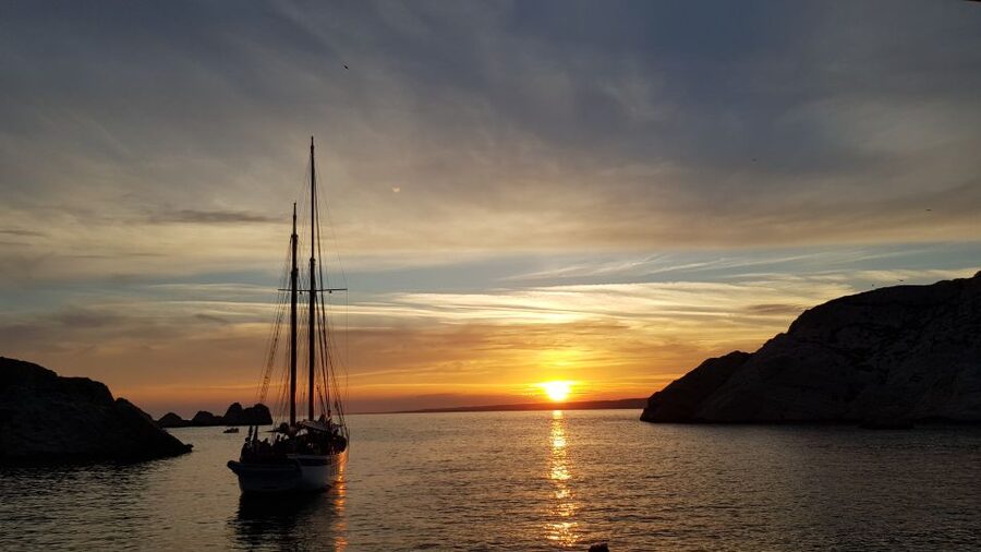 Marseille: Sunset Sailing Cruise with Dinner and Wine - Why this Marseille cruise works so well