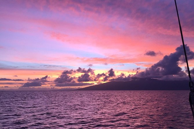 Maui: Original Sunset Cruise with Open Bar from Ka’anapali Beach - Drinks, pupus, and the first hour afloat