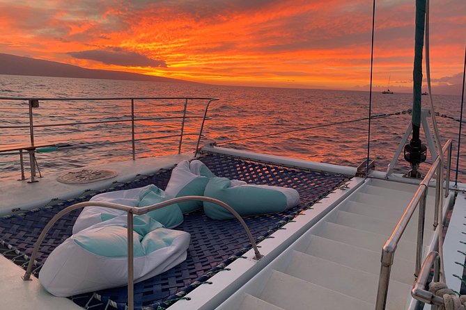 Maui: Original Sunset Cruise with Open Bar from Ka’anapali Beach - The beach-loading catamaran experience